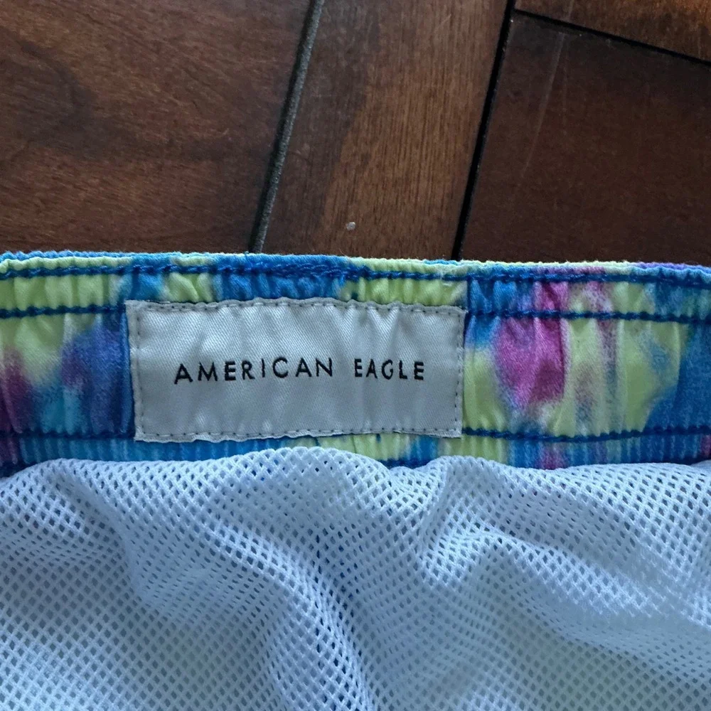 American Eagle Mens‎ Tie Dye Swim Trunks Blue Purple Yellow Mesh Liner Medium